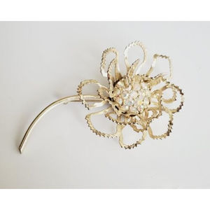 VINTAGE SARAH COVENTRY BROOCH FLOWER IRIDESCENT RHINESTONE GOLD TONE METAL LARGE